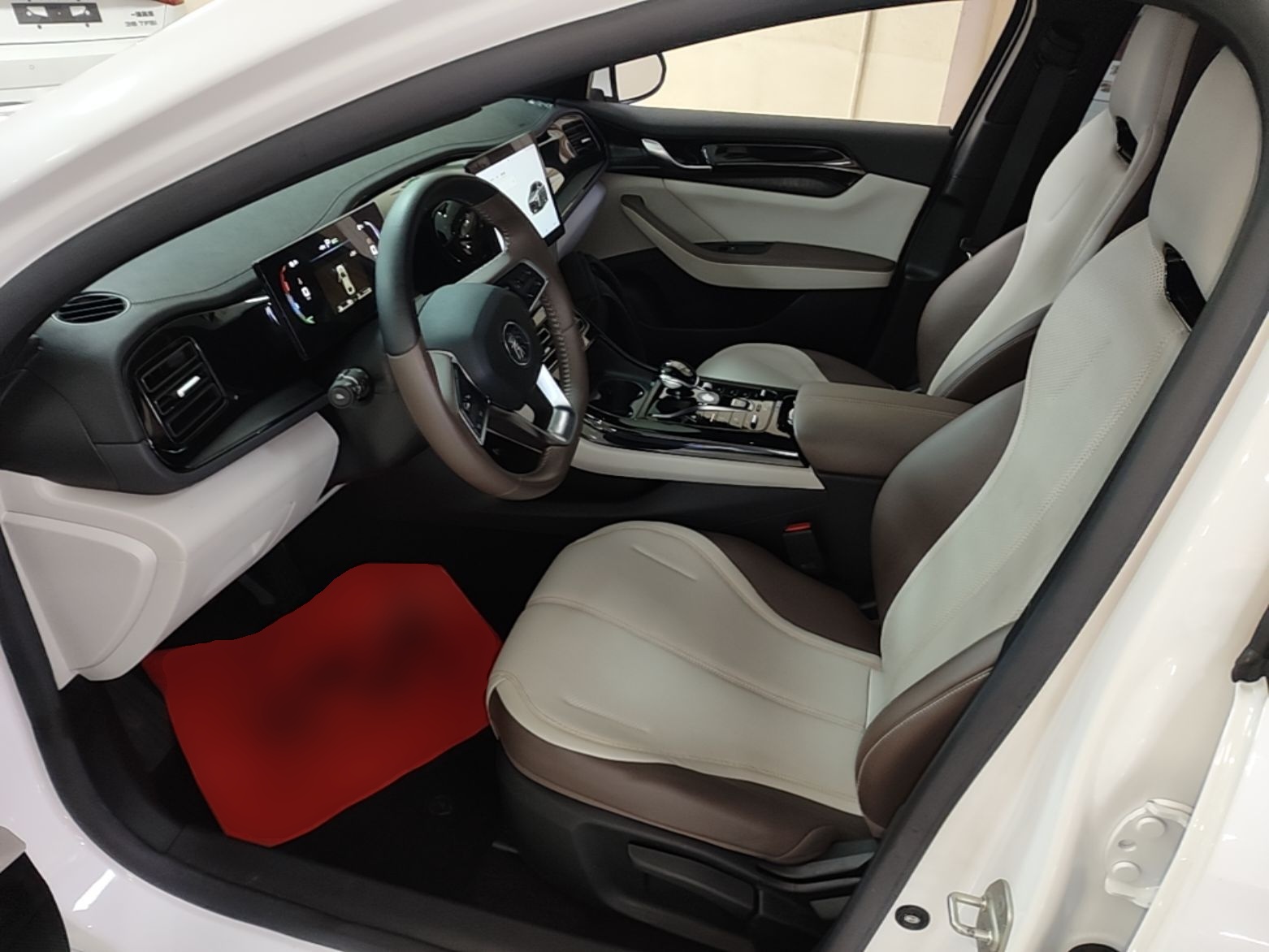 BYD Qin PLUS 2024 HONOR Edition DM-i 55KM Leading Model — снимка 17