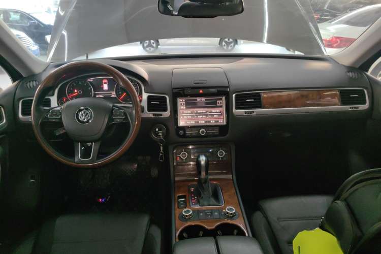 Used Volkswagen Touareg 2015 3.0 TSI Comfort Model