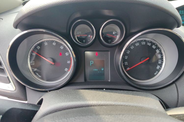 Used Buick Encore 2015 1.4T Automatic Two-Wheel Drive Urban Elite Version
