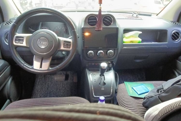 Used Jeep Compass 2011 2.0L two-wheel drive sport version
