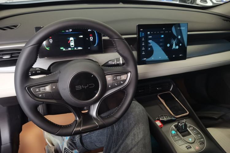 Used BYD Seal 05 DM-i 2025 DM-i Smart Drive 55KM Luxury Model Center Console