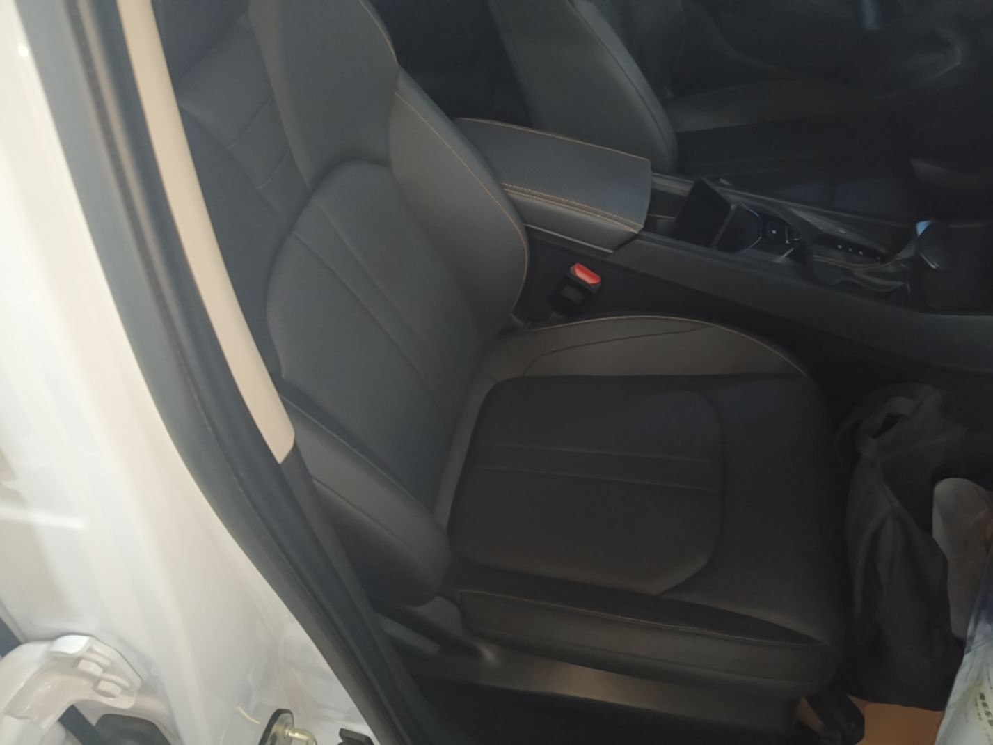 Dongfeng Aeolus Yixuan 2025 1.5L Automatic Luxury Version - Luxury — снимка 19