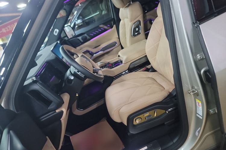 Used Formula Leopard Leopard 8 2025 Smart & Brave Flagship Edition 7 Seats
