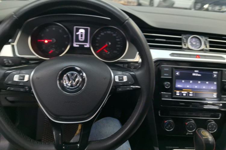 Used Volkswagen Magotan 2018 330TSI DSG Advanced Model Center Console