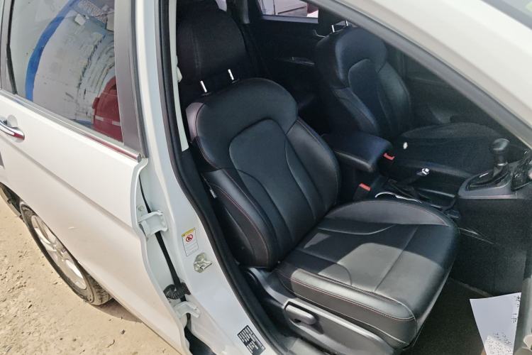 Used Haval M6 2018 Revised Version 1.5T DCT Two-Wheel Drive Elite Edition Right Front Seat