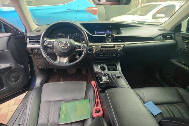 Used Lexus ES 2015 300h Comfort Edition