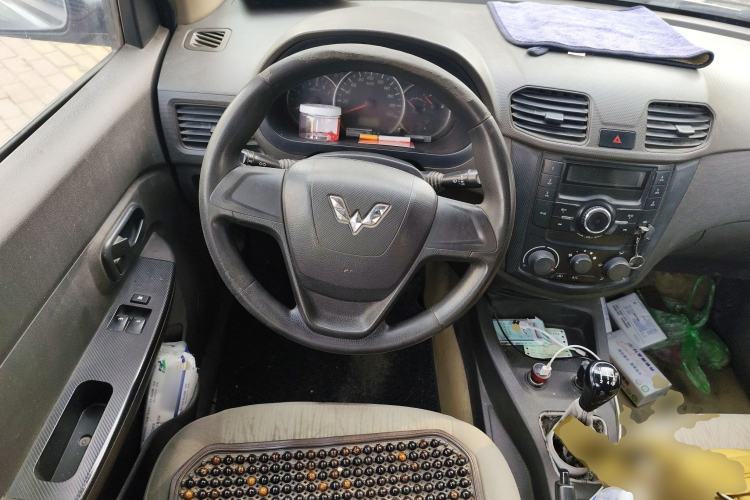 Used Wuling Hongguang 2014 1.5L Base Version
