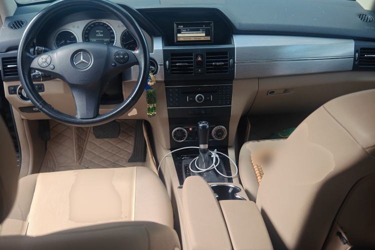 Used Mercedes-Benz GLK-Class 2011 GLK 300 4MATIC Dynamic Model Center Console