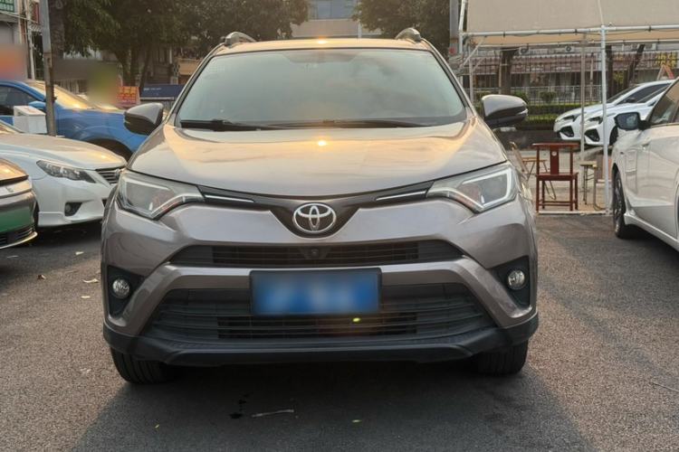 Used Toyota RAV4 2016 2.0L CVT Two-Wheel Drive Fashion Edition China V Standard Exterior 6