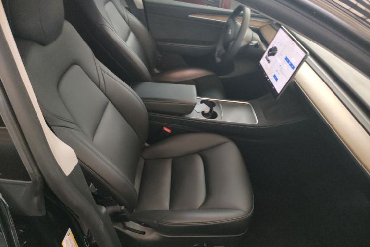 Used Tesla Model Y 2021 Long-Range All-Wheel-Drive Version Right Front Seat