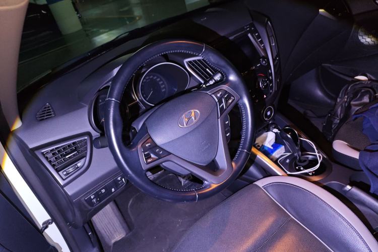 Used Hyundai Veloster 2012 1.6T Automatic Luxury Edition Steering Wheel