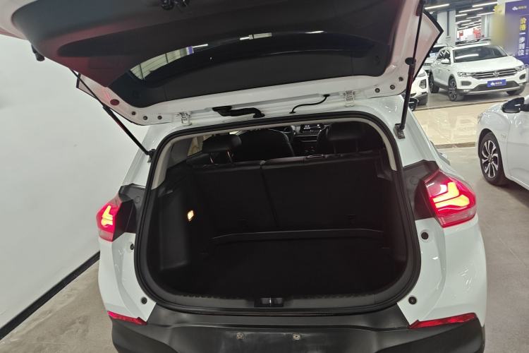 Used Chevrolet Trax 2019 Redline 325T Automatic Fun Edition China VI Standard Trunk