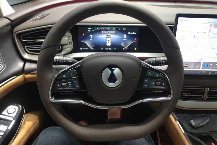 Used Denza D9 2024 DM-i 980 Four-Wheel Drive Prestige Model Steering Wheel