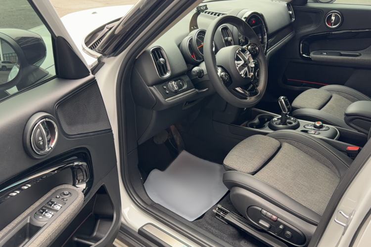 Used MINI Countryman 2019 1.5T COOPER Artist Weekend Travel Edition Interior 1