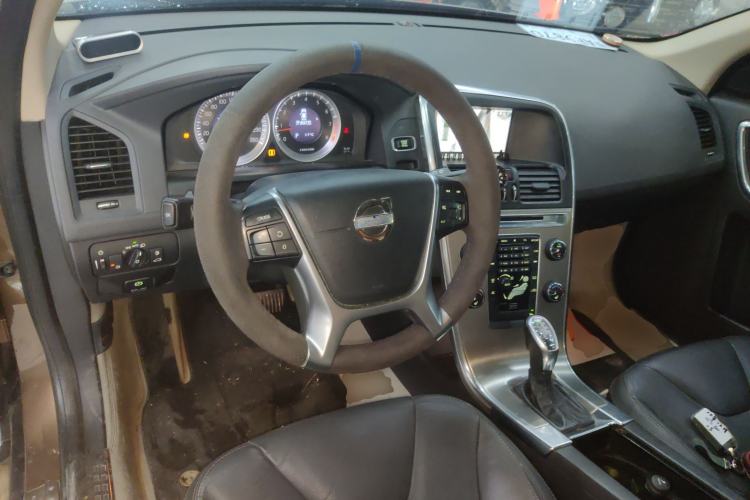 Used Volvo XC60 2013 T5 Zhiya Edition Center Console