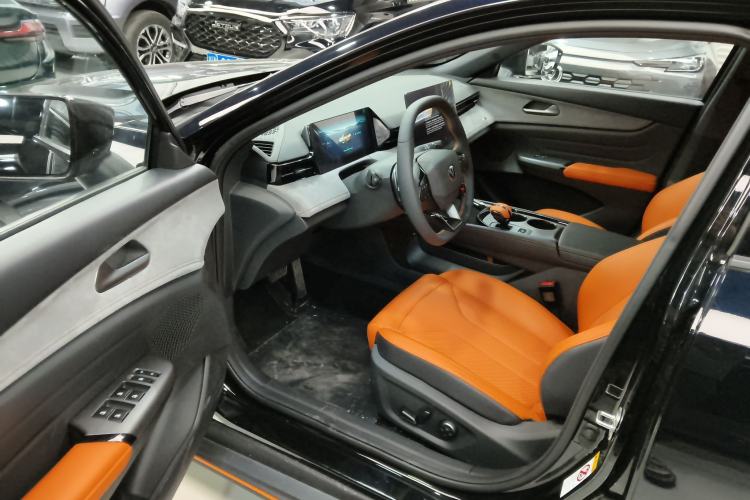 Used Changan UNI-V 2025 Model Third-Generation 2.0T Dynamic Edition