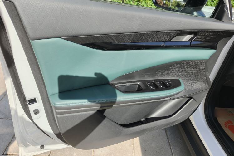 Used CHANGAN UNI-V iDD 2024 Blue Whale Smart Electric iDD 136km ZhiKu Model
