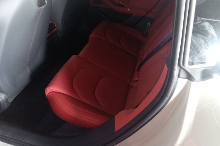 Used Xiaomi Auto SU7 2024 Four-Wheel Drive Ultra-Long Range Advanced Intelligent Driving Max Edition
