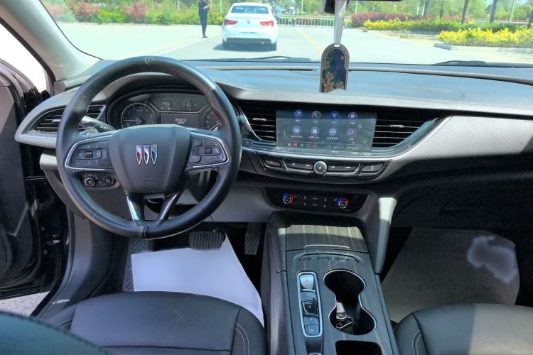 Used Buick Regal 2024 25T Deluxe Edition Center Console