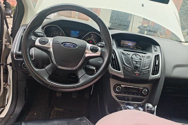 Used Ford Focus 2012 Sedan 1.6L Manual Fashion Edition
