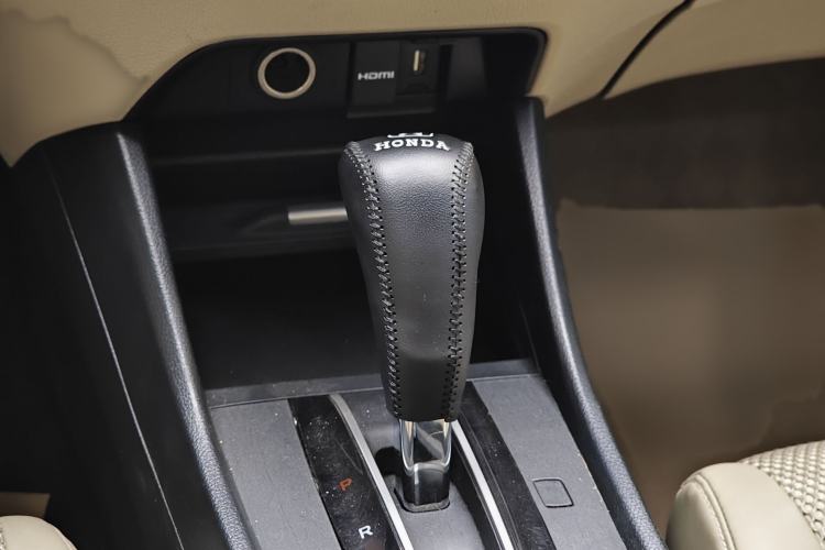 Used Honda Jade 2013 1.8L automatic Comfort version 5 seats
