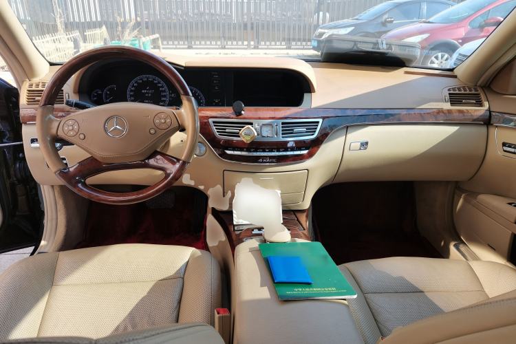 Used Mercedes-Benz S-Class 2010 S 350 L 4MATIC Center Console