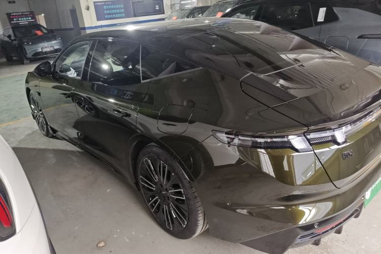 Used Lynk & Co Lynk & Co 10 EM-P 2025 Model 240 All-Wheel Drive Ultra—Sport Edition