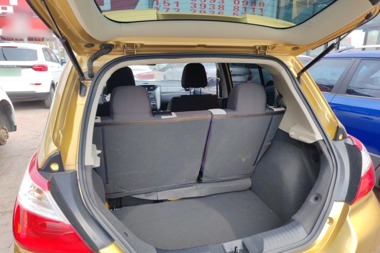 Used Venucia R50X 2015 1.6L Automatic Luxury Edition
