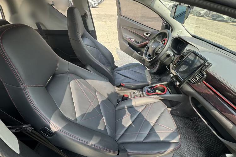 Used Chery QQ Little Ant 2022 Revised Version Sweet Pink Edition Half-Sugar Version Lithium Iron Phosphate 30.7 kWh 30 kW 301 km Interior 3