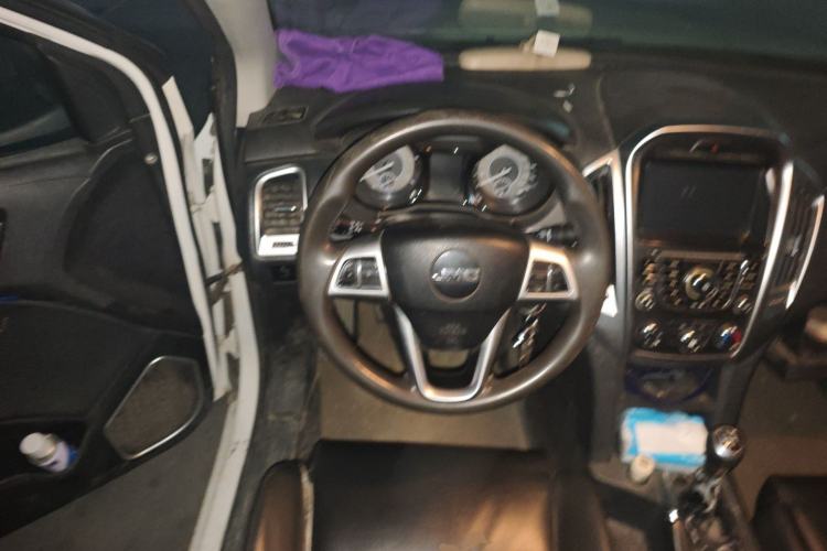 Used JMC Yuhu 5 2018 2.4T Classic Edition Diesel Manual Two-Wheel Drive Luxury Long-Wheelbase JX4D24A5L