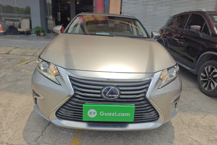 Used Lexus ES 2015 300h Comfort Edition
