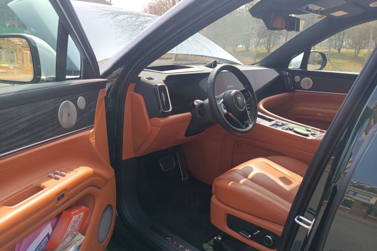 Used Hima AITO M9 2024 Range-Extended Ultra Version 52 kWh 6-Seater Model Driver Seat