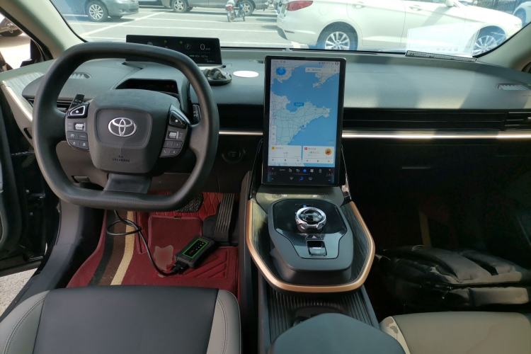 Used Toyota bZ3 2023 517 km Elite PRO Center Console