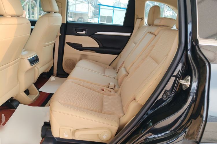 Used Toyota Highlander 2018 2.0T Two-Wheel Drive Elite Edition 7 Seats China VI Standard Left Rear Seat
