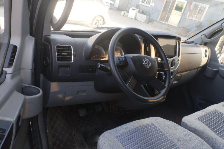 Used Dongfeng Yufeng Yufeng 2020 2.3T Economy Standard Edition Logistics Vehicle Short Wheelbase Mid-Roof Design 5-9 Seats WP2.3