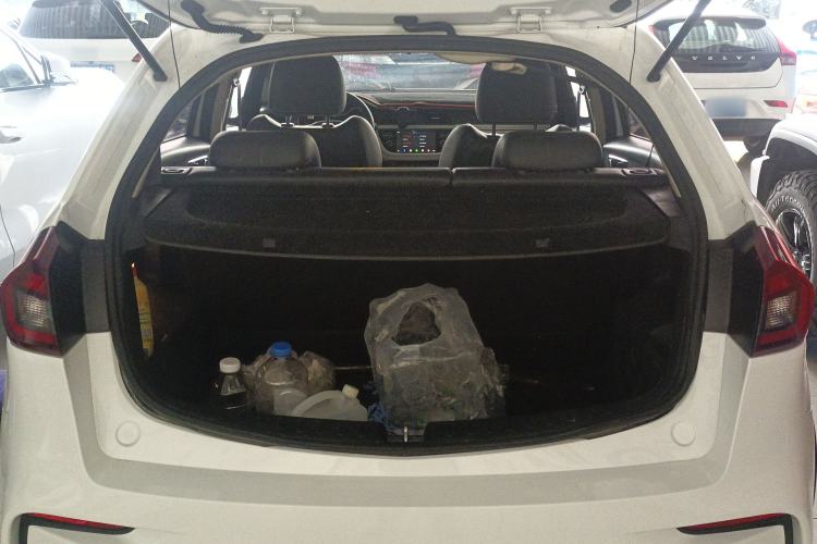 Used Geely Auto Vision X3 2019 Upgraded Model 1.5L Manual Elite Version Trunk