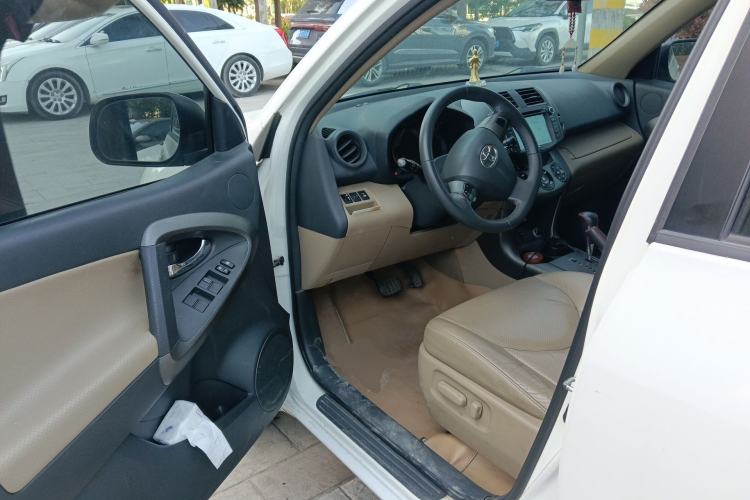 Used Toyota RAV4 2011 2.0L Automatic Luxury Edition
