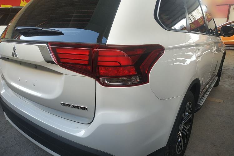 Used Mitsubishi Outlander 2018 2.0L Two-Wheel Drive Glory Edition 5 Seats