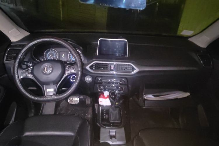 Used Dongfeng Fengon S560 2019 1.8L CVT Elite Model Center Console