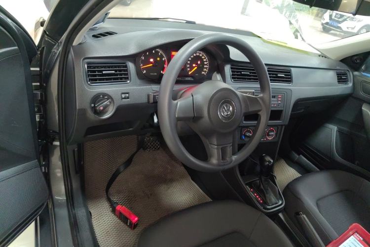 Used Volkswagen Santana 2013 1.6L Automatic Fashion Edition Center Console