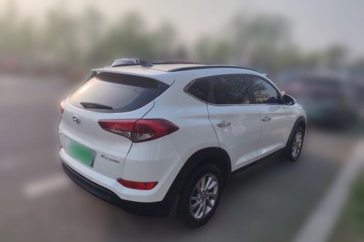 Used Hyundai Tucson 2015 2.0L Automatic Two-Wheel Drive Smart Version Rear Right 45 Deg
