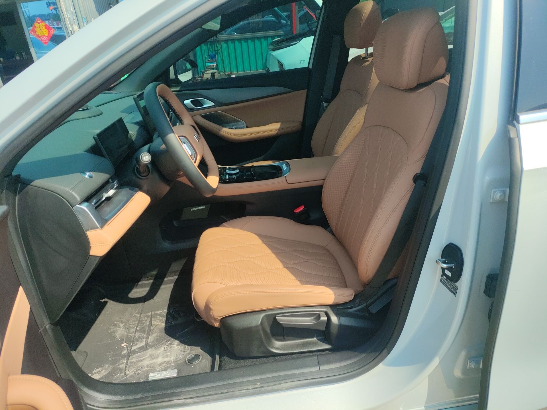 المقاعد الأمامية داخل السيارة