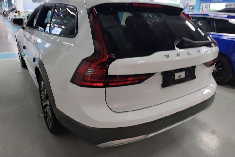 Used Volvo V90 2022 Cross Country B5 AWD Smart Range Edition
