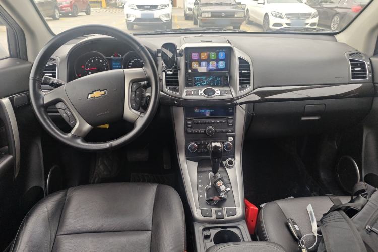 Used Chevrolet Captiva 2015 2.4L 4x4 Flagship Edition 7-Seater Center Console