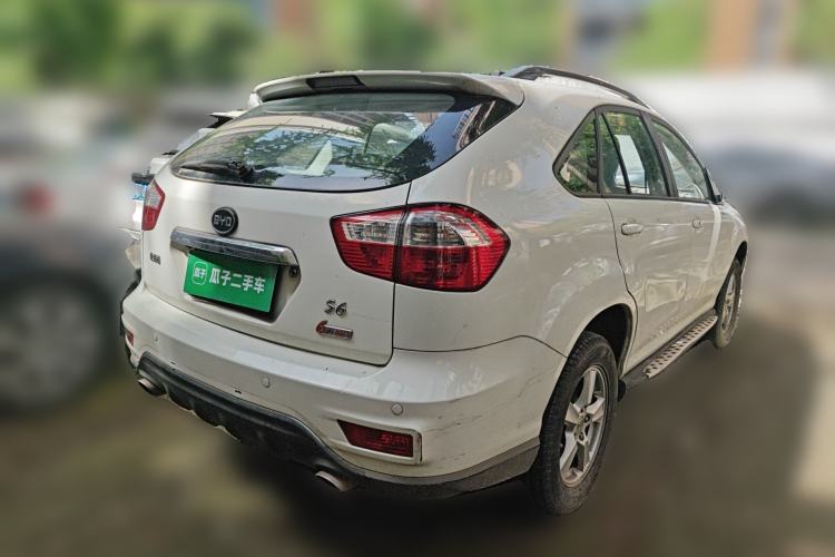 Used BYD S6 2014 2.4L Automatic Prestige 5-Seater
