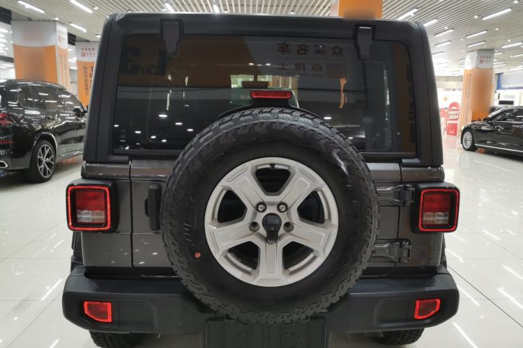 Used Jeep Wrangler 2019 2.0T Sahara Two-Door Version China VI Emission Standard