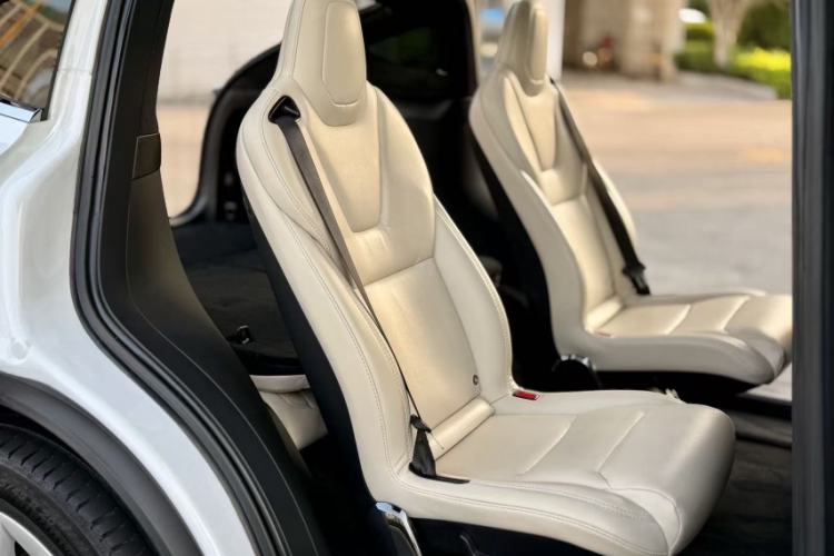 Used Tesla Model X 2019 Long-Range Version Interior 13