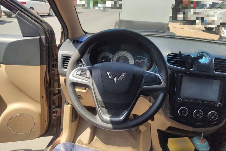 Used Wuling Hongguang 2014 1.5L S Luxury Model
