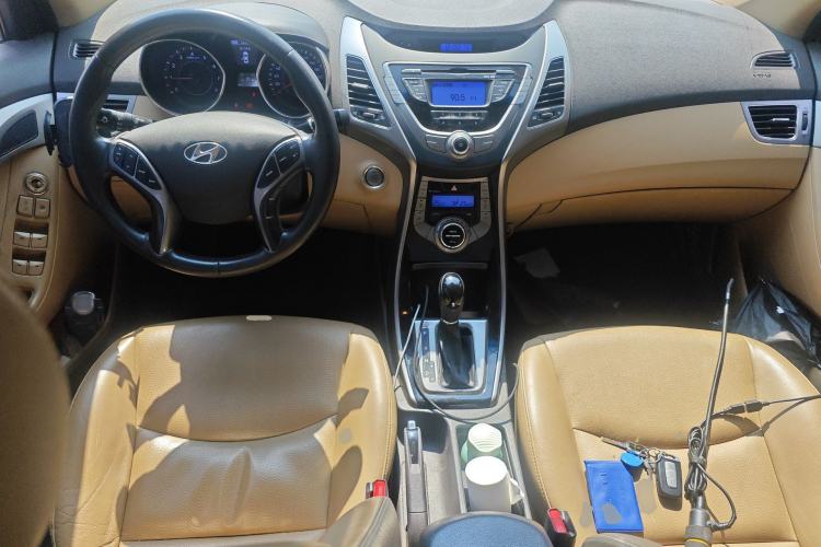 Used Hyundai Elantra (5th Generation / Langdong) 2012 1.6L Automatic Prestige Model Center Console