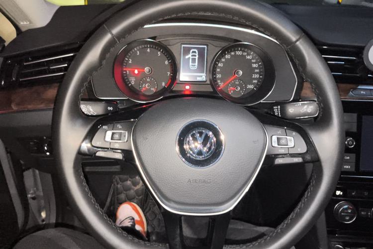 Used Volkswagen Magotan 2019 330TSI DSG Luxury Model China V Standard Steering Wheel